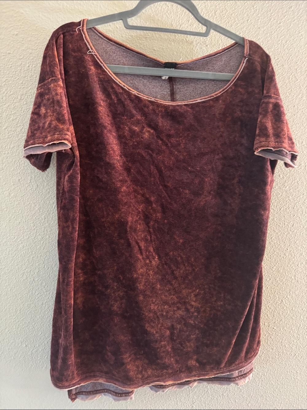 Free People Vintage-Wash Short Sleeve Women's Top in Burgundy velvet